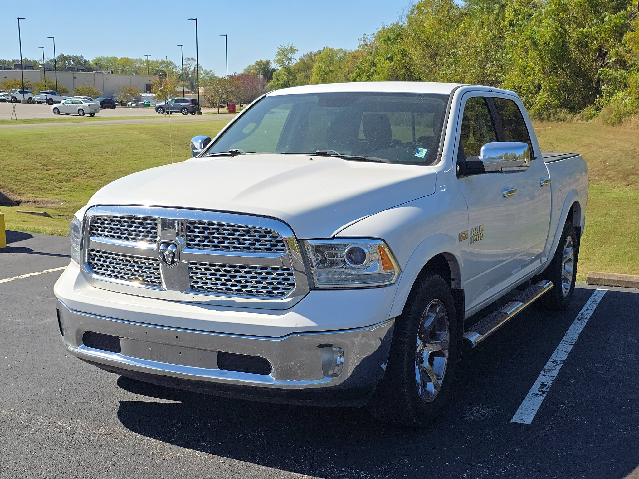 Used 2017 RAM 1500 Laramie AWD/4WD image 11