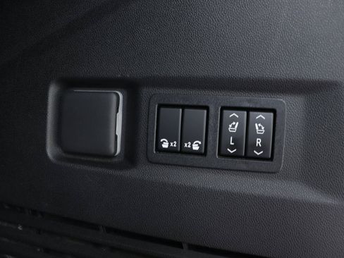 Used 2022 GMC Yukon SLT w/ SLT Premium Package AWD/4WD image 18