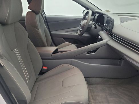 Used 2023 Hyundai Elantra Blue image 21