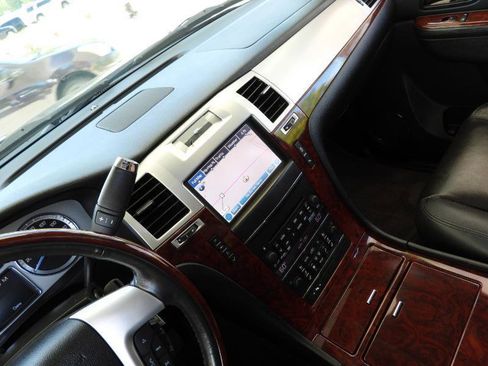 Used 2013 Cadillac Escalade Luxury RWD image 52