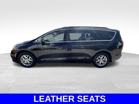 Used 2022 Chrysler Pacifica Touring-L image 7