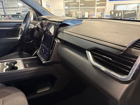 Used 2025 GMC Acadia Elevation image 35