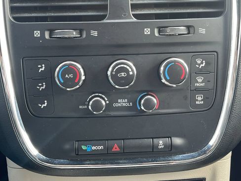 Used 2019 Dodge Grand Caravan SXT image 23