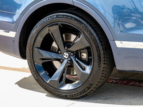 Used 2019 Bentley Bentayga AWD/4WD image 61