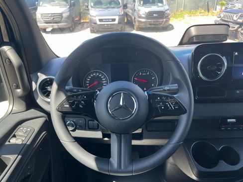 Used 2025 Mercedes-Benz Sprinter 2500 image 20