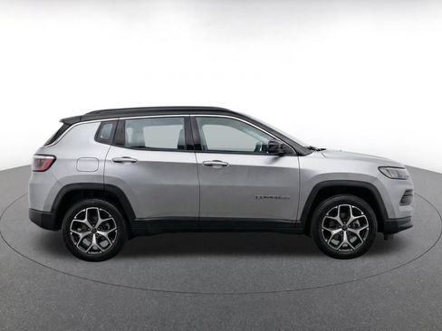 Used 2025 Jeep Compass Limited AWD/4WD image 10