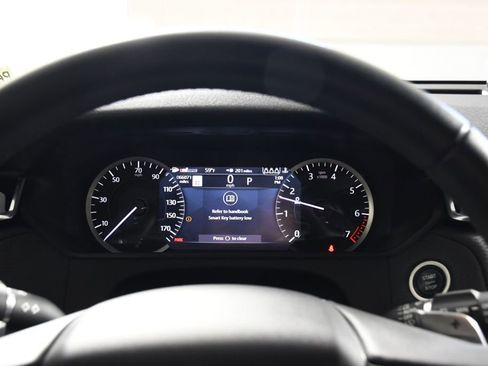 Used 2023 Land Rover Range Rover Velar R-Dynamic S image 31