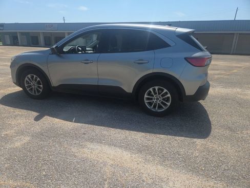Used 2022 Ford Escape SE w/ Convenience Package FWD image 11