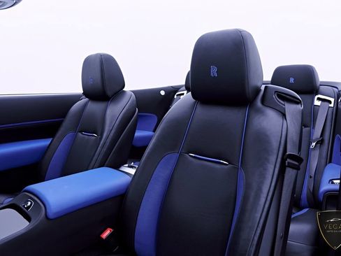 Used 2019 Rolls-Royce Dawn RWD image 58
