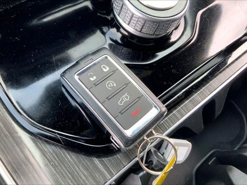 Used 2024 Jeep Wagoneer L Series II RWD image 15