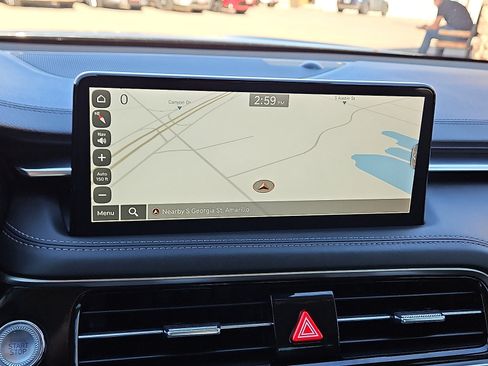 Used 2025 Genesis G70 2.5T image 17