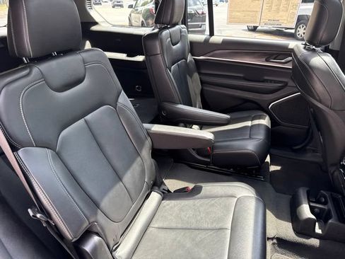 Used 2022 Jeep Grand Cherokee L Limited AWD/4WD image 27
