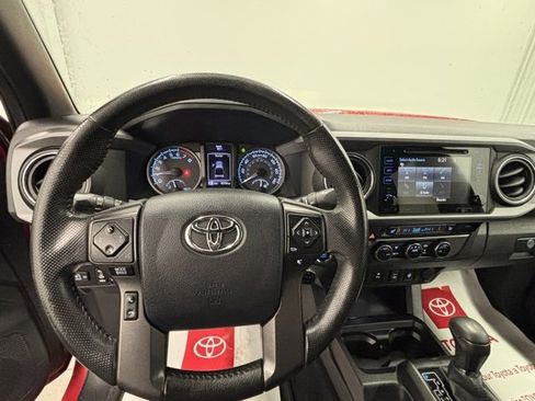 Used 2017 Toyota Tacoma TRD Off-Road w/ Premium & Technology Package image 15