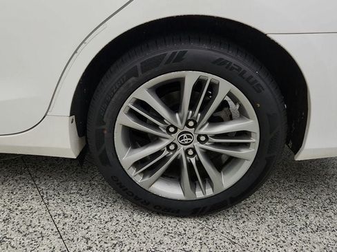 Used 2015 Toyota Camry SE FWD image 9