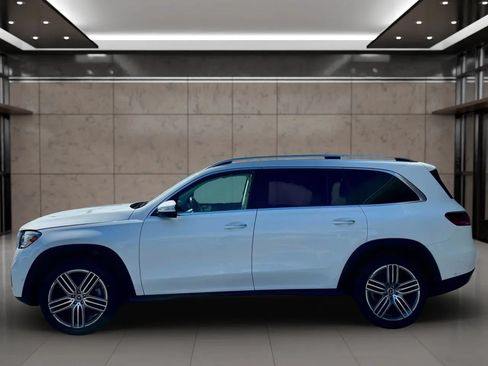 Used 2024 Mercedes-Benz GLS 450 4MATIC image 2