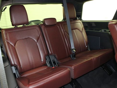 Used 2024 Ford Expedition Limited AWD/4WD image 16