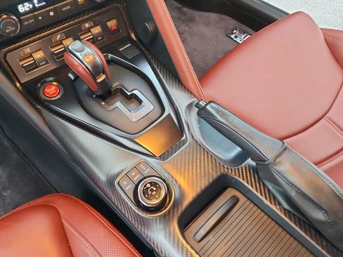 Used 2017 Nissan GT-R Premium w/ Premium Interior Package image 18