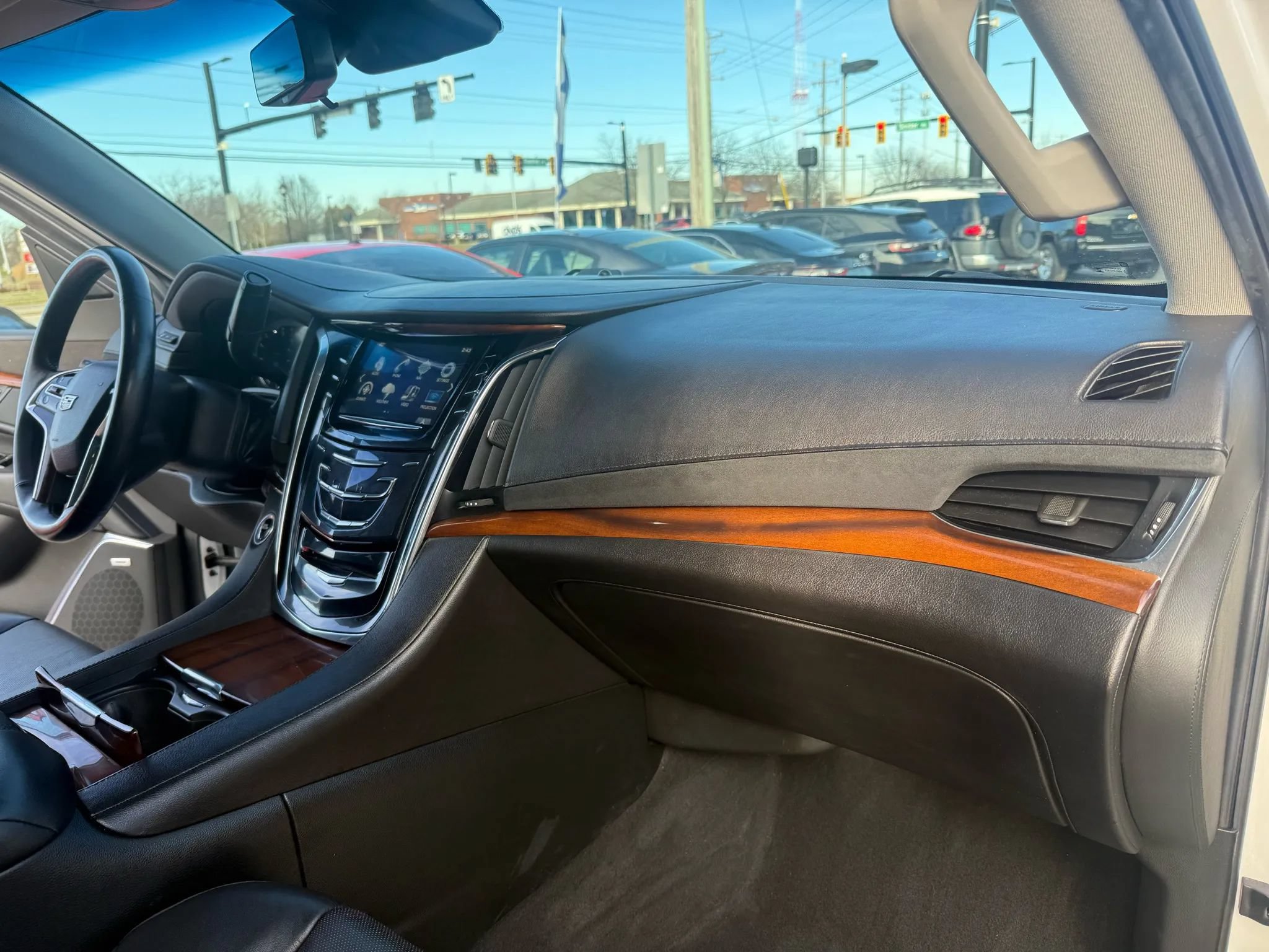 Used 2017 Cadillac Escalade ESV Luxury AWD/4WD image 26
