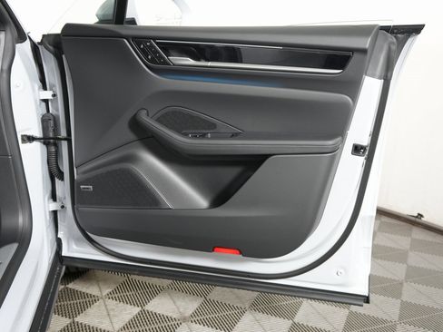 New 2026 Porsche Macan 4 Electric image 38