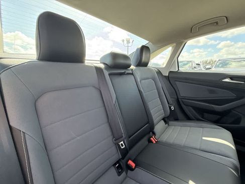 Used 2025 Volkswagen Jetta SE FWD image 26