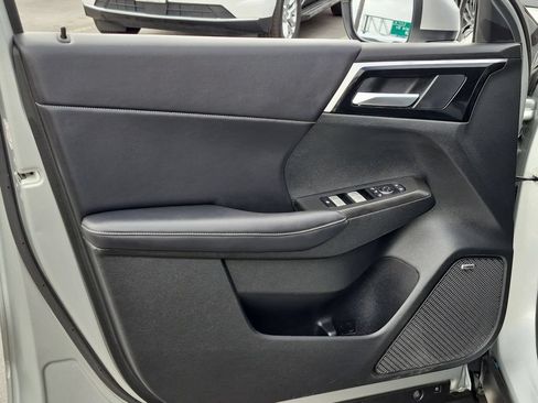 Used 2025 Mitsubishi Outlander SE AWD/4WD image 11