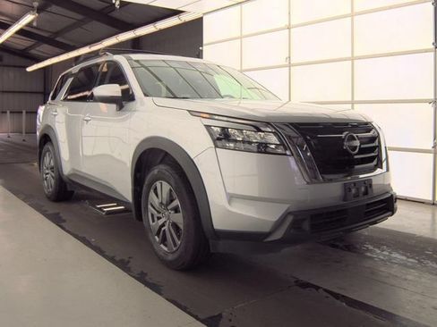 Certified 2025 Nissan Pathfinder SV w/ SV Premium Package FWD image 11