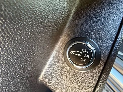 Used 2018 Chevrolet Traverse LT image 23