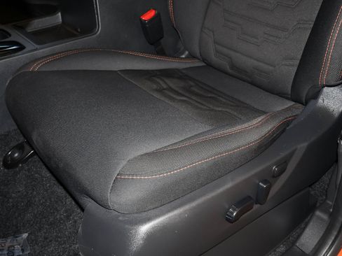 Used 2025 Nissan Frontier PRO-4X AWD/4WD image 25