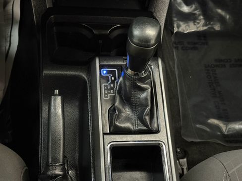 Used 2017 Toyota Tacoma TRD Off-Road w/ Tow Package (A/T) image 32