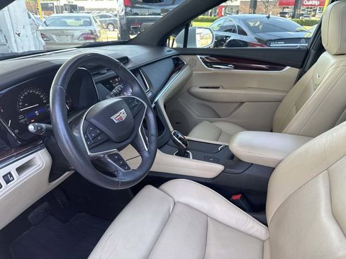 Used 2017 Cadillac XT5 Luxury w/ Driver Awareness Package FWD image 5