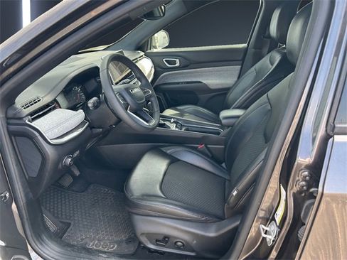 Used 2023 Jeep Compass Latitude w/ Convenience Group image 9