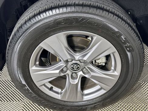 Used 2022 Toyota RAV4 LE AWD/4WD image 34