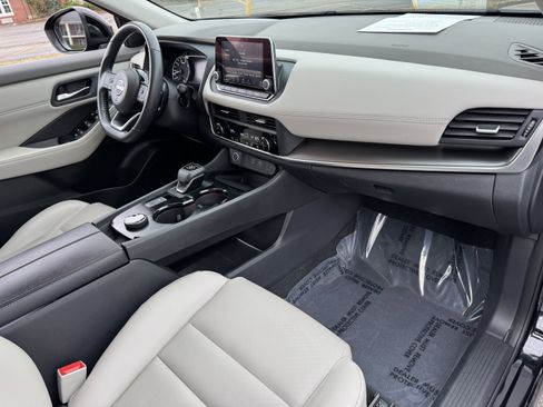 Used 2023 Nissan Rogue SV w/ SV Premium B Package image 36