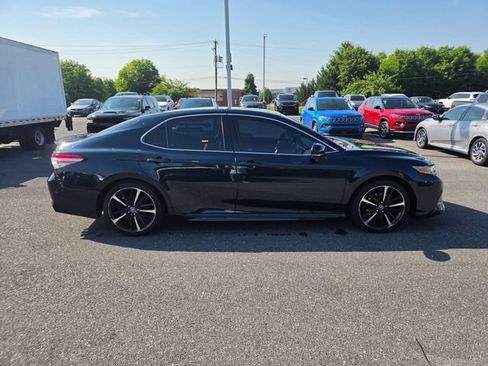 Used 2018 Toyota Camry XSE FWD image 16