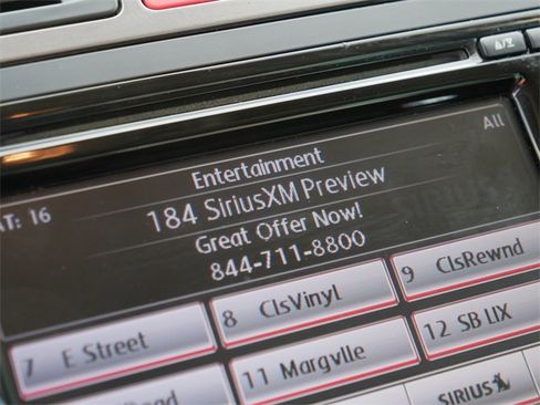 Used 2011 Volkswagen Tiguan SE image 34