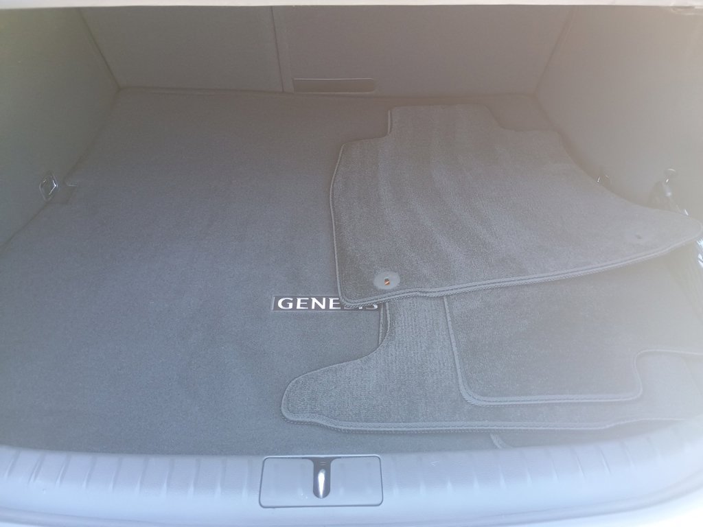 Used 2025 Genesis G70 2.5T AWD/4WD image 17