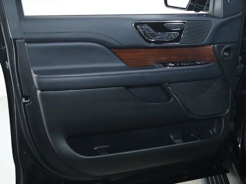 Used 2022 Lincoln Navigator Reserve image 17