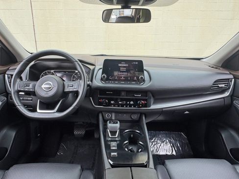 Used 2023 Nissan Rogue SV w/ SV Premium B Package FWD image 12