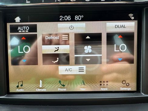 Used 2017 Lincoln Continental Select w/ Climate Package image 25