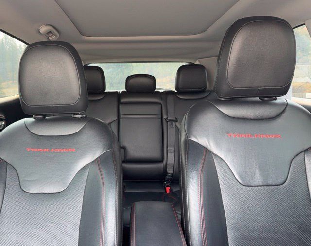 Used 2018 Jeep Compass Trailhawk w/ Leather Interior Group AWD/4WD image 33