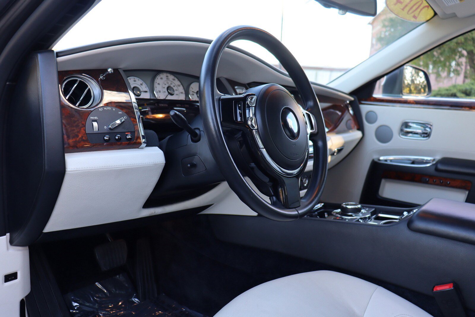 Used 2014 Rolls-Royce Ghost RWD image 10