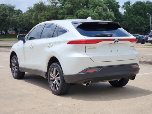 Used 2021 Toyota Venza LE AWD/4WD image 4