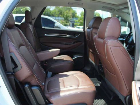 Used 2018 Buick Enclave Avenir w/ Avenir Technology Package FWD image 29