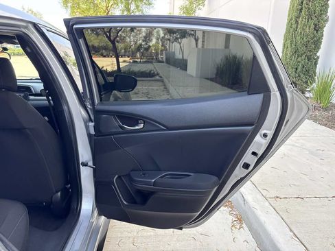 Used 2018 Honda Civic Sport image 11