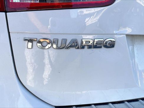 Used 2012 Volkswagen Touareg Sport image 8