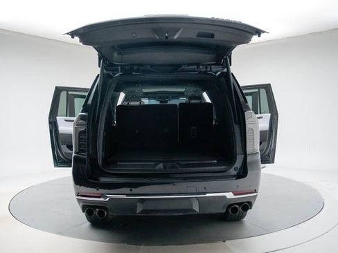 Used 2025 Chevrolet Suburban Premier image 20