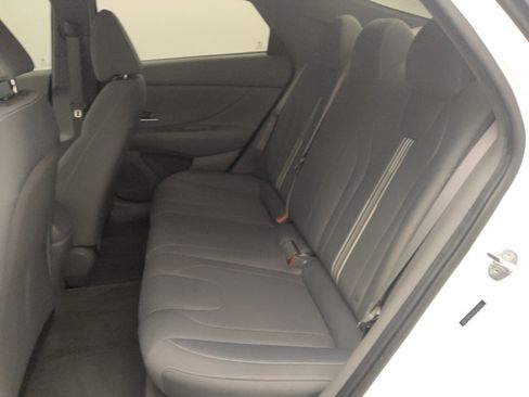 Used 2023 Hyundai Elantra SEL image 18