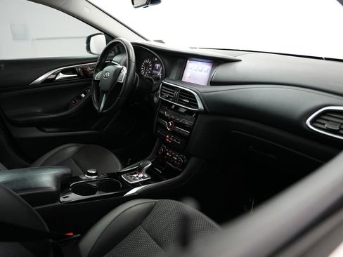 Used 2019 INFINITI QX30 w/ Navigation Package image 47