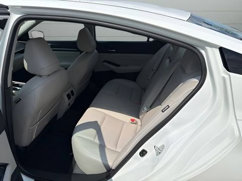 Certified 2021 Nissan Altima 2.5 SL FWD image 9