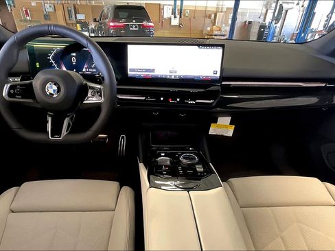 Certified 2025 BMW 530i 530i w/ M Sport Package image 5